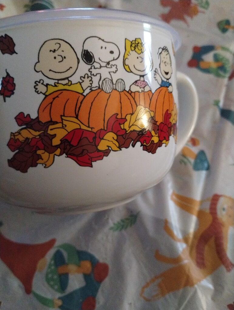 Peanuts with Thanksgiving Design Soup Bowl and Lid 